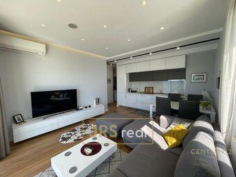 Ev.č. 00048-4 Nabízíme k prodeji elegantní byt 2+kk ve velmi