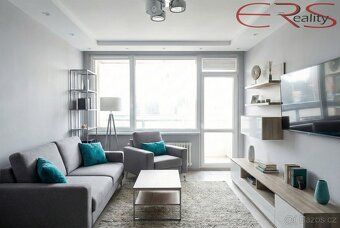Ev.č. 00633 Světlý byt v 10. patře s lodžií, klimatizací a v