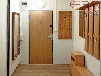 Ev.č. 00633 Světlý byt v 10. patře s lodžií, klimatizací a v