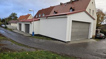 Garáž se samostatným vjezdem pro 2 automobily s připojením e