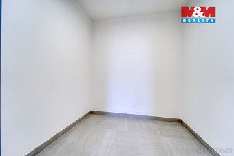 Nabízíme k pronájmu příjemný a slunný byt o dispozici 2+kk a