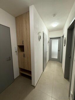 Nabízím k pronájmu krásný a moderní 3+kk byt o rozloze 84 m²