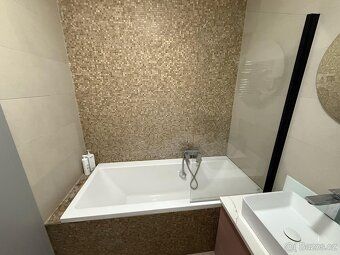 Nabízím k pronájmu krásný a moderní 3+kk byt o rozloze 84 m²