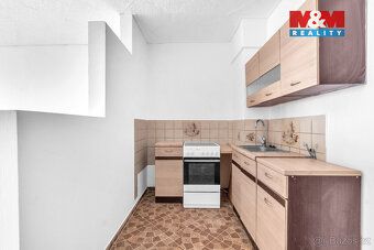 Nabízíme k prodeji byt 1+kk a celkové ploše 34 m² se zasklen