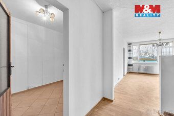 Nabízíme k prodeji byt 1+kk a celkové ploše 34 m² se zasklen