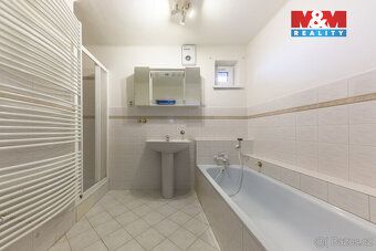 Nabízíme k prodeji samostatný zděný rodinný dům v klidné čás