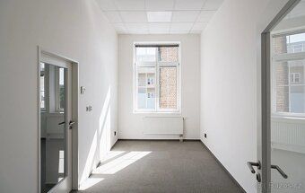 BEZ PROVIZE! Kancelář 18 m² k pronájmu – Praha 5, Smíchov
Ce