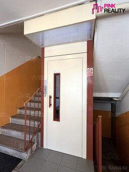 Nabízíme pronájem částečně zrekonstruovaného a vybaveného by
