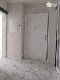 Nabízíme Vám k pronájmu moderní byt o dispozici 2+1 ve 2. po