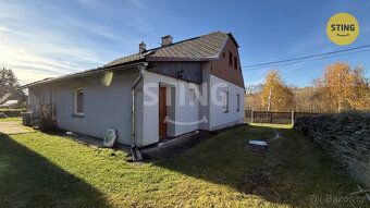 Nabízíme ke koupi prostorný a udržovaný rodinný dům s dispoz