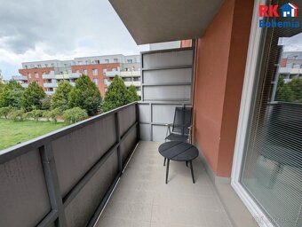 Nabízíme k pronájmu velmi pěkný moderní byt 2+kk s balkonem 