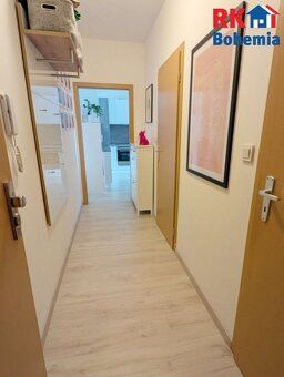Nabízíme k pronájmu velmi pěkný moderní byt 2+kk s balkonem 