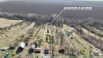 Naše společnost Vám nabízí k prodeji pozemek s chatou v Kuno