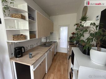 +služby 4000,-Kč( voda, topeni) elektřina a plyn si nájemník