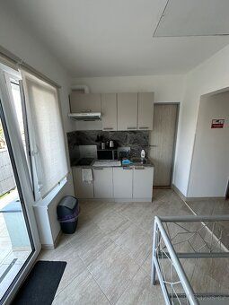Nabízím Dlouhodobý Pronájem, Kompletně Zařízený Na Praze 9 H