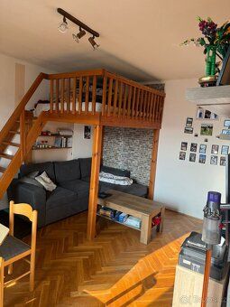 Nabízíme slunný byt v soukromém vlastnictví 2+1 / 60 m2/ s d