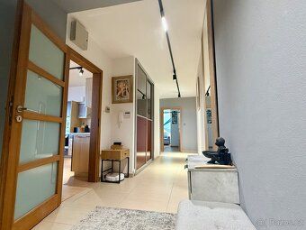 We offer for sale an upscale sunny apartment 3+kk with garage in Ostrava's prestigious…