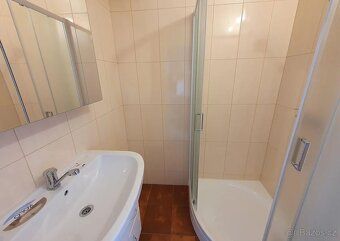Nabízíme k pronájmu světlý byt 2+1 o velikosti 50 m² v Praze