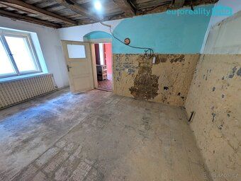 We offer for sale a family house in a quiet part of the village of Dnešice, 