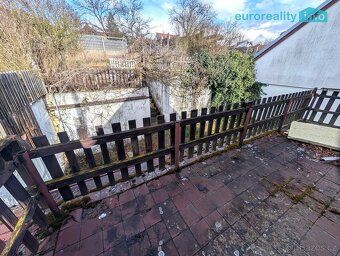 We offer for sale a family house in a quiet part of the village of Dnešice, 