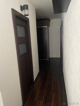 I offer for sale an apartment of size 3+1/L in cooperative ownership on the 4th floor.