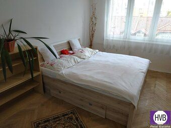 We offer for sale / exchange, apartment 3 + 1 with balcony and cellar of 
