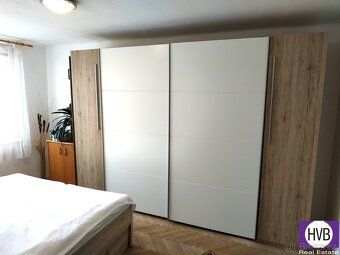 We offer for sale / exchange, apartment 3 + 1 with balcony and cellar of 