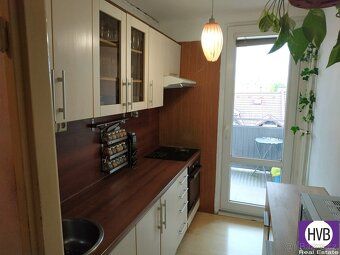 We offer for sale / exchange, apartment 3 + 1 with balcony and cellar of 