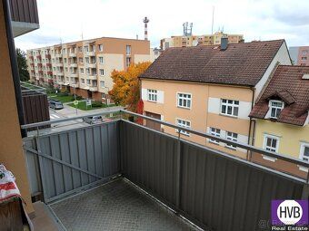 We offer for sale / exchange, apartment 3 + 1 with balcony and cellar of 