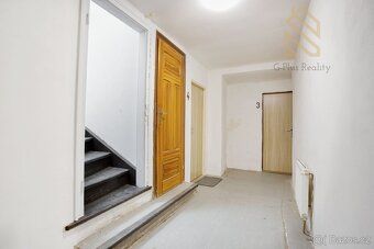 Přímo na náměstí ve Smečně nabízíme k prodeji výjimečný inve