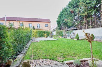 Zlonín v Praze-východ nabízí prostorný rodinný dům 4+kk na k