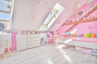 We offer for sale a spacious family house with a built-up area of 3