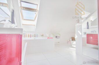 We offer for sale a spacious family house with a built-up area of 3