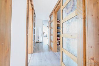 We offer for sale a spacious family house with a built-up area of 3