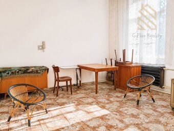 Nabízíme k prodeji prostorný dvoupatrový rodinný dům s možno