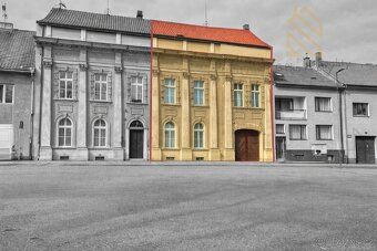 Nabízíme k prodeji prostorný dvoupatrový rodinný dům s možno