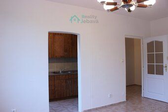 Nabízíme k pronájmu světlý a prostorný byt o dispozici 3+1 v