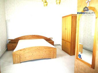 Prodej bytu 5+1 v rodinném domě s garáží, zahradou se sklení