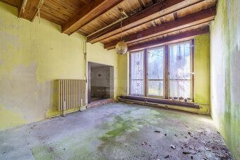 Продається односімейний будинок призначений для повної реконструкції в тихому селі Радошов біля Киселка.