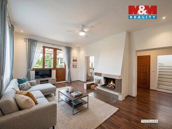 SLUNNÝ POZEMEK S DOMEM PRO VLASTNÍ REALIZACI V ORLOVÉ. Hledá