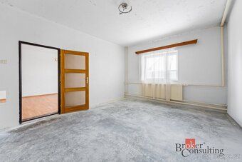 Family house 5+1 on large plot of land 1,560 m² - Pardubice Ohraz