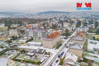 Nabízíme k prodeji prostorný byt 3+1 o velikosti 72 m² s náj