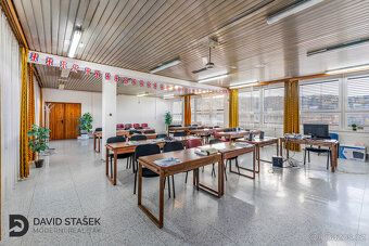 Tired of working from home? Find your space in an administrative building right in the center of Ústí nad Orlicí.