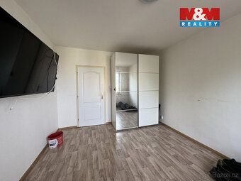 Nabízíme k prodeji prostorný, světlý družstevní byt 2+1 o vý