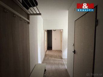 Nabízíme k prodeji prostorný, světlý družstevní byt 2+1 o vý