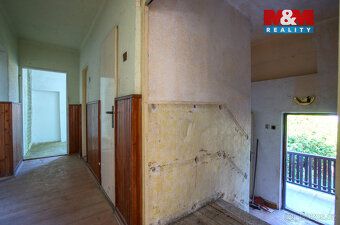 Nabízíme k prodeji prostorný rodinný dům se dvěma samostatný