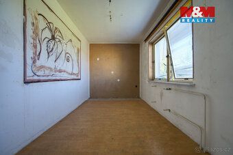 Nabízíme k prodeji prostorný rodinný dům se dvěma samostatný