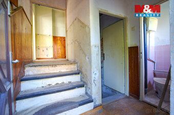 Nabízíme k prodeji prostorný rodinný dům se dvěma samostatný