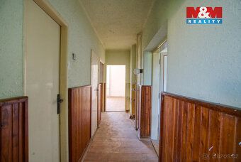 Nabízíme k prodeji prostorný rodinný dům se dvěma samostatný