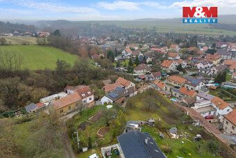 Nabízíme k prodeji pozemek k bydlení o rozloze 1055 m² v mal
